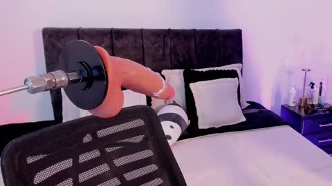 Snapshot of taylormaxwell chatting on 12/01/25, 09:20 Taylor online show from 12/01/25, 09:20