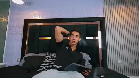 taylorsmiths_ online show from 11/23/25, 03:17