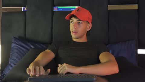 taylorsmiths_ online show from 12/21/25, 04:19