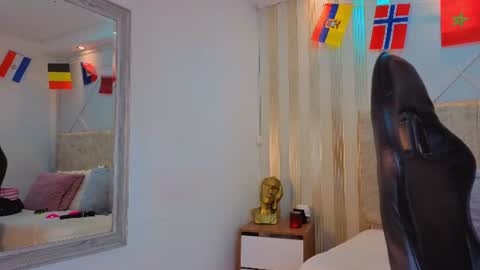 Snapshot of tayra_pradit chatting on 06/30/26, 06:42 tayra online show from 06/30/26, 06:42