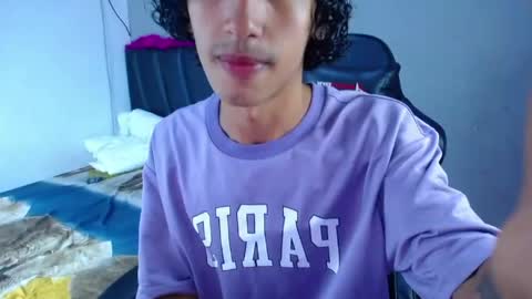 Snapshot of tayronx33 chatting on 05/20/26, 04:02 Tayron online show from 05/20/26, 04:02