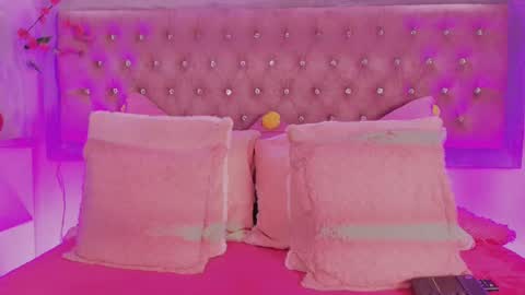 Sofia online show from 11/18/25, 12:42