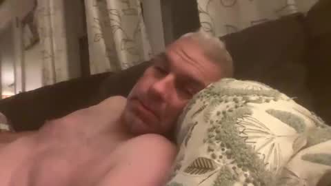 Snapshot of tbombzdd chatting on 09/28/25, 06:52 tbombzdd online show from 09/28/25, 06:52