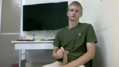 Snapshot of tcute0 chatting on 09/17/25, 01:40 tcute0 online show from 09/17/25, 01:40