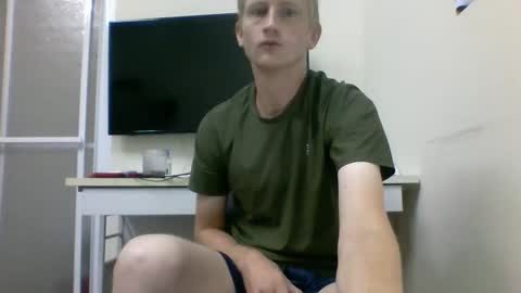 Snapshot of tcute0 chatting on 09/19/25, 09:04 tcute0 online show from 09/19/25, 09:04