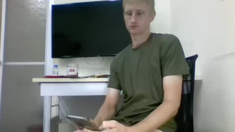 Snapshot of tcute0 chatting on 09/22/25, 08:33 tcute0 online show from 09/22/25, 08:33