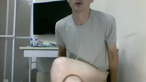 Snapshot of tcute0 chatting on 10/02/25, 09:33 tcute0 online show from 10/02/25, 09:33