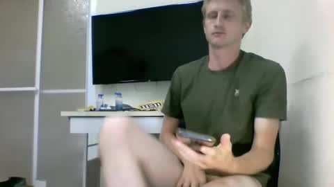 Snapshot of tcute0 chatting on 10/04/25, 08:23 tcute0 online show from 10/04/25, 08:23