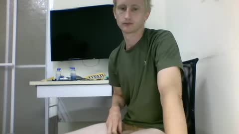 Snapshot of tcute0 chatting on 10/04/25, 08:29 tcute0 online show from 10/04/25, 08:29