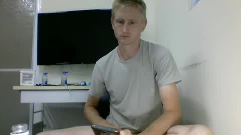 Snapshot of tcute0 chatting on 10/08/25, 09:12 tcute0 online show from 10/08/25, 09:12