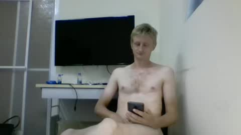 Snapshot of tcute0 chatting on 10/31/25, 08:59 tcute0 online show from 10/31/25, 08:59