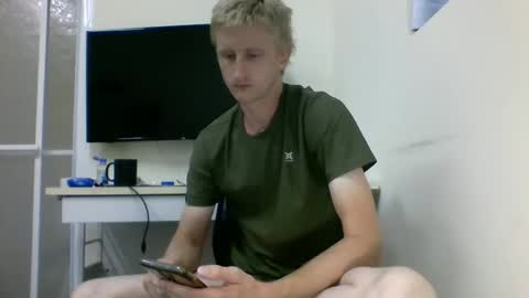 Snapshot of tcute0 chatting on 11/08/25, 07:30 tcute0 online show from 11/08/25, 07:30