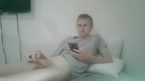 Snapshot of tcute0 chatting on 12/19/25, 05:25 tcute0 online show from 12/19/25, 05:25