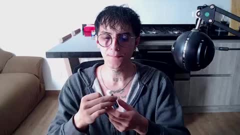 Teo independent model online show from 03/31/26, 12:27