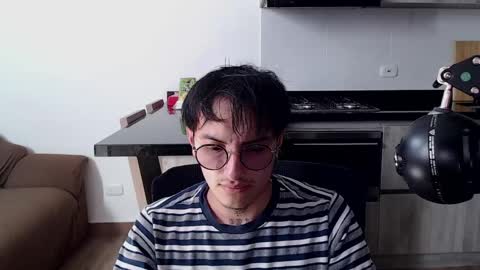 Teo independent model online show from 04/10/26, 12:32