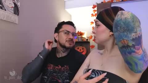 Snapshot of te_para_dos chatting on 10/25/25, 04:24 Leo and Luna online show from 10/25/25, 04:24