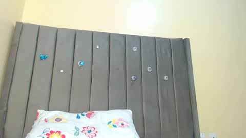 Snapshot of teasequeen01 chatting on 02/11/25, 10:59 queen online show from 02/11/25, 10:59