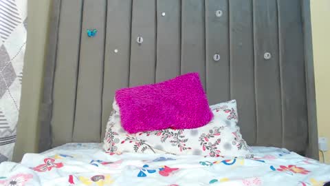 Snapshot of teasequeen01 chatting on 02/15/25, 10:55 queen online show from 02/15/25, 10:55