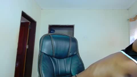 Snapshot of teasequeen01 chatting on 10/07/25, 10:34 queen online show from 10/07/25, 10:34