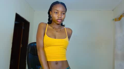 Snapshot of teasequeen01 chatting on 10/12/25, 12:15 queen online show from 10/12/25, 12:15