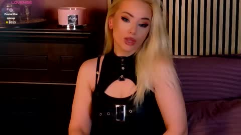 Snapshot of teasingjulianna chatting on 10/25/25, 04:24 teasingjulianna online show from 10/25/25, 04:24