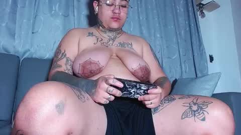 Snapshot of techno_420 chatting on 12/15/25, 11:36 Charlee He online show from 12/15/25, 11:36