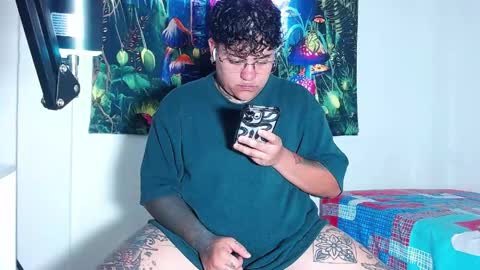 Snapshot of techno_420 chatting on 05/30/26, 06:27 Charlee He online show from 05/30/26, 06:27