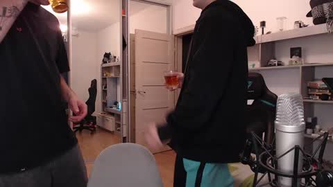 Snapshot of teddy_mode chatting on 12/09/24, 04:37 Teddy online show from 12/09/24, 04:37