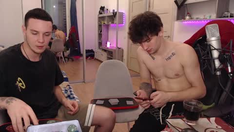 Snapshot of teddy_mode chatting on 12/10/24, 01:22 Teddy online show from 12/10/24, 01:22