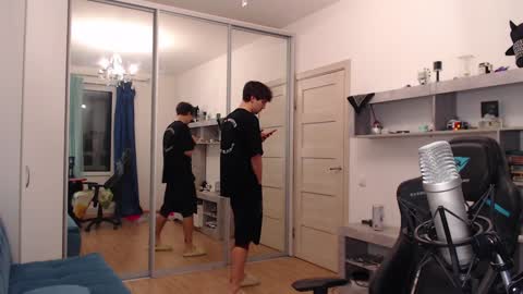 Snapshot of teddy_mode chatting on 12/13/24, 03:11 Teddy online show from 12/13/24, 03:11