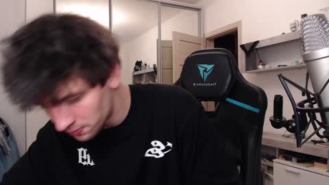 Snapshot of teddy_mode chatting on 12/13/24, 06:16 Teddy online show from 12/13/24, 06:16