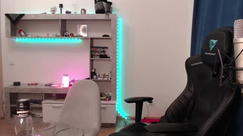 Snapshot of teddy_mode chatting on 12/15/24, 06:37 Teddy online show from 12/15/24, 06:37