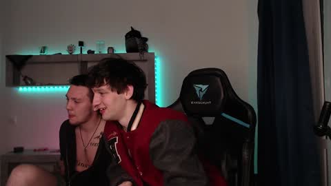 Snapshot of teddy_mode chatting on 12/16/24, 03:51 Teddy online show from 12/16/24, 03:51