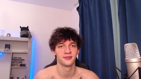 Snapshot of teddy_mode chatting on 12/18/24, 12:10 Teddy online show from 12/18/24, 12:10