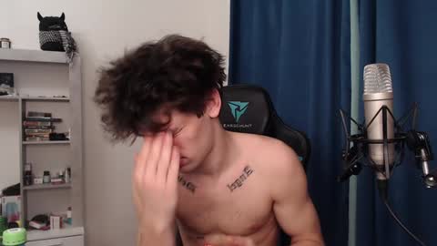 Snapshot of teddy_mode chatting on 12/18/24, 03:55 Teddy online show from 12/18/24, 03:55