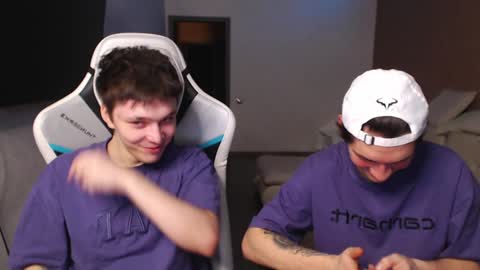 Snapshot of teddy_mode chatting on 01/24/25, 06:46 Teddy online show from 01/24/25, 06:46