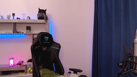 Snapshot of teddy_mode chatting on 01/29/25, 12:12 Teddy online show from 01/29/25, 12:12