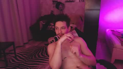 Snapshot of teddy_mode chatting on 03/03/25, 12:26 Teddy online show from 03/03/25, 12:26