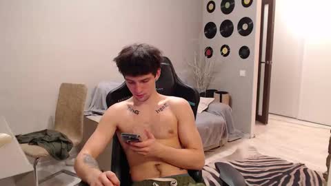 Snapshot of teddy_mode chatting on 11/08/25, 05:23 Teddy online show from 11/08/25, 05:23