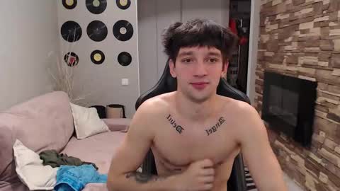 Snapshot of teddy_mode chatting on 11/16/25, 12:44 Teddy online show from 11/16/25, 12:44