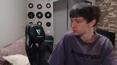 Snapshot of teddy_mode chatting on 11/21/25, 01:48 Teddy online show from 11/21/25, 01:48