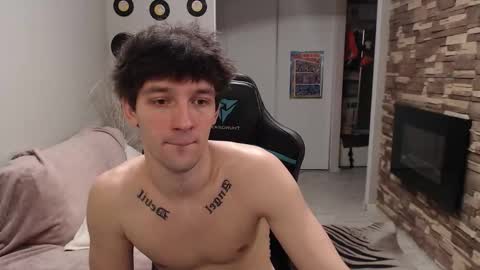 Snapshot of teddy_mode chatting on 11/21/25, 11:47 Teddy online show from 11/21/25, 11:47