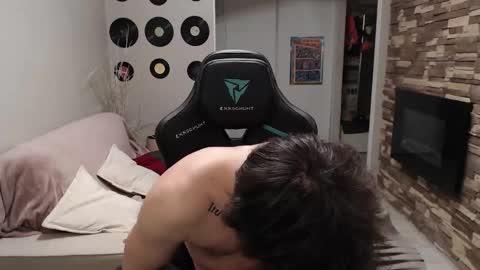 Snapshot of teddy_mode chatting on 11/22/25, 09:58 Teddy online show from 11/22/25, 09:58