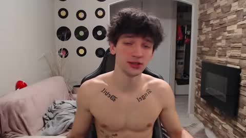 Snapshot of teddy_mode chatting on 11/25/25, 01:16 Teddy online show from 11/25/25, 01:16