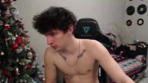 Snapshot of teddy_mode chatting on 12/14/25, 04:29 Teddy online show from 12/14/25, 04:29