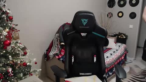 Snapshot of teddy_mode chatting on 12/20/25, 03:57 Teddy online show from 12/20/25, 03:57