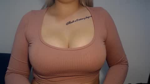 Teeyara  online show from 10/18/25, 09:26