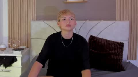 Estefani online show from 04/22/26, 04:08