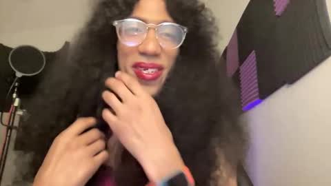 Snapshot of tehanibentley chatting on 11/14/25, 09:08 Tehani Bentley online show from 11/14/25, 09:08