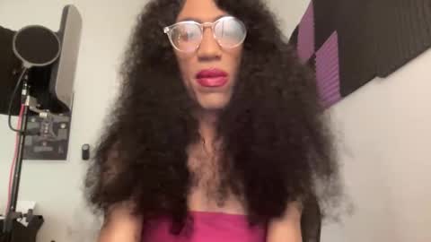 Snapshot of tehanibentley chatting on 11/14/25, 10:51 Tehani Bentley online show from 11/14/25, 10:51